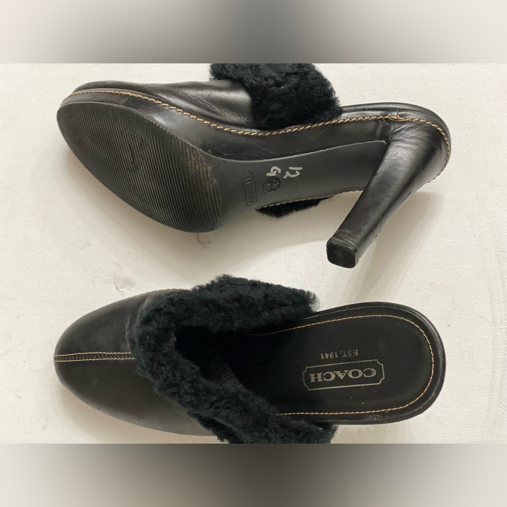 COACH Top quality leather slip on women size 7, this shoe is like New, - Picture 5 of 7